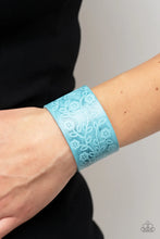 Load image into Gallery viewer, Rosy Wrap Up - Blue snap bracelet C003
